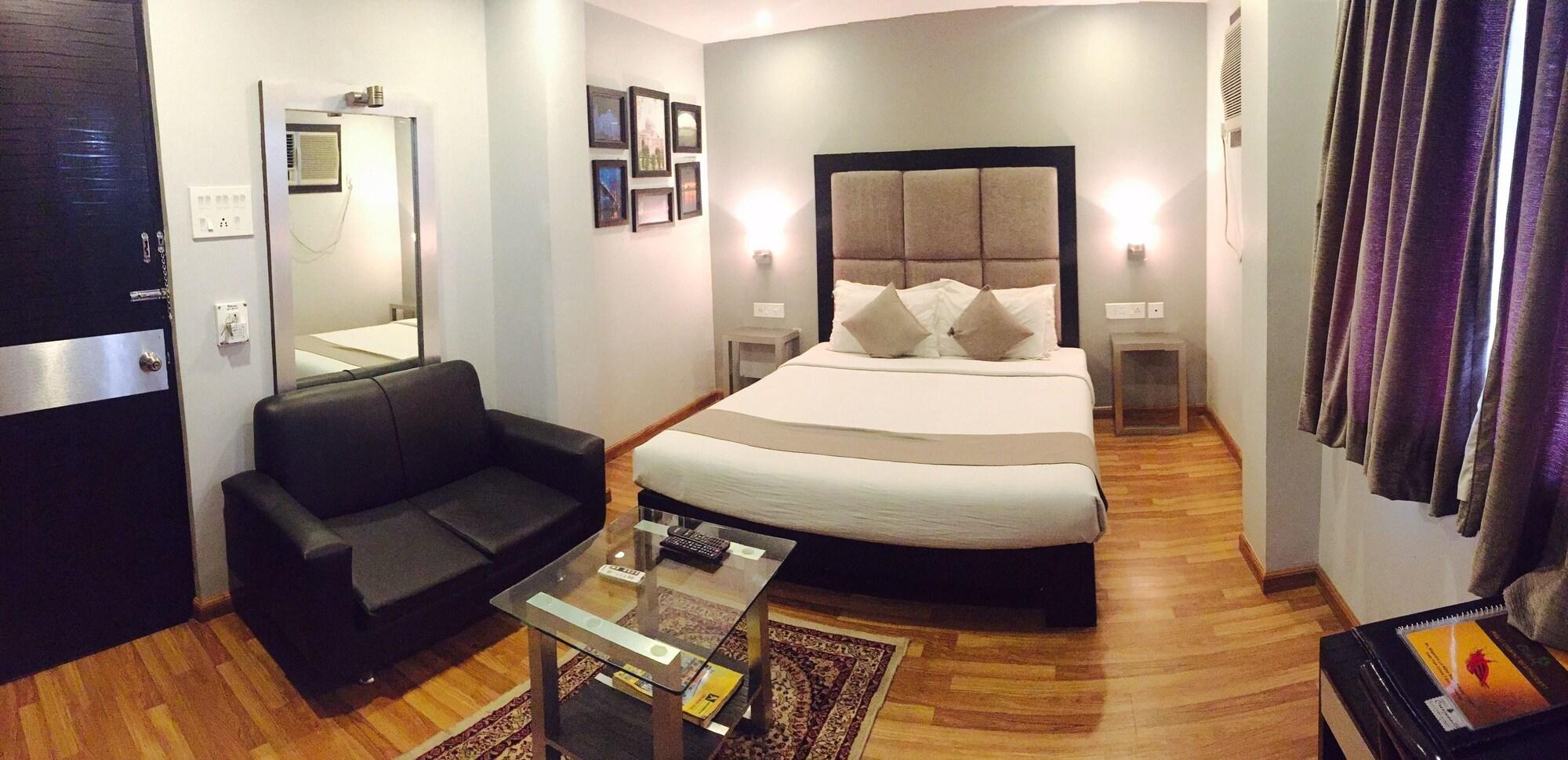 Hotel Crestwood Καλκούτα Εξωτερικό φωτογραφία