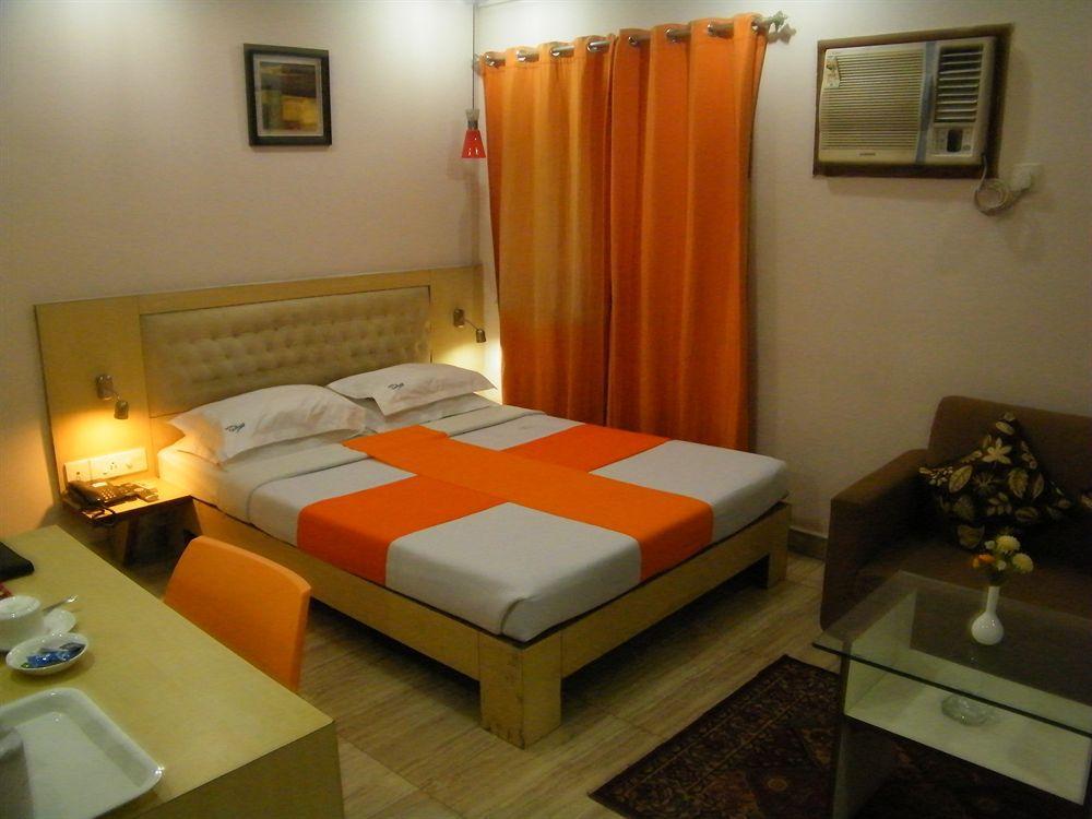 Hotel Crestwood Καλκούτα Εξωτερικό φωτογραφία