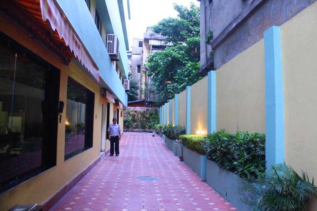 Hotel Crestwood Καλκούτα Εξωτερικό φωτογραφία