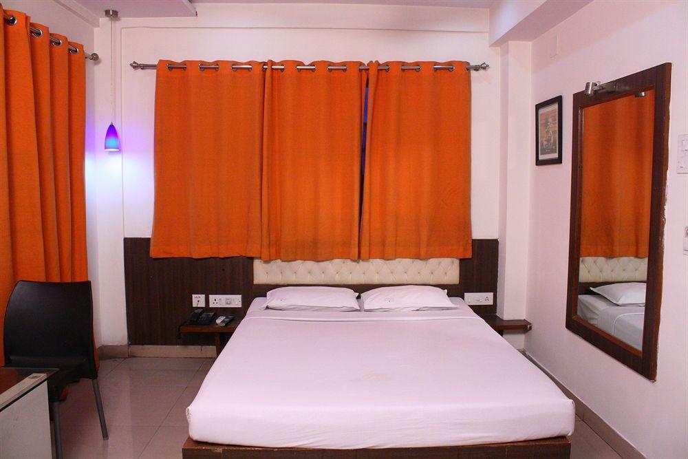Hotel Crestwood Καλκούτα Εξωτερικό φωτογραφία