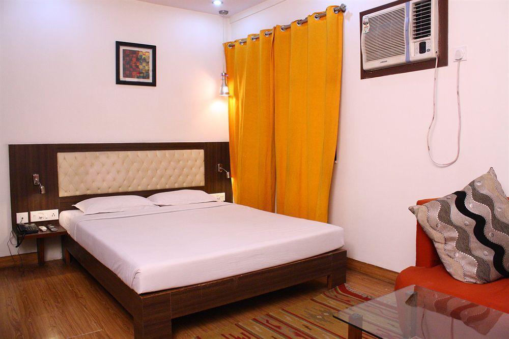 Hotel Crestwood Καλκούτα Εξωτερικό φωτογραφία