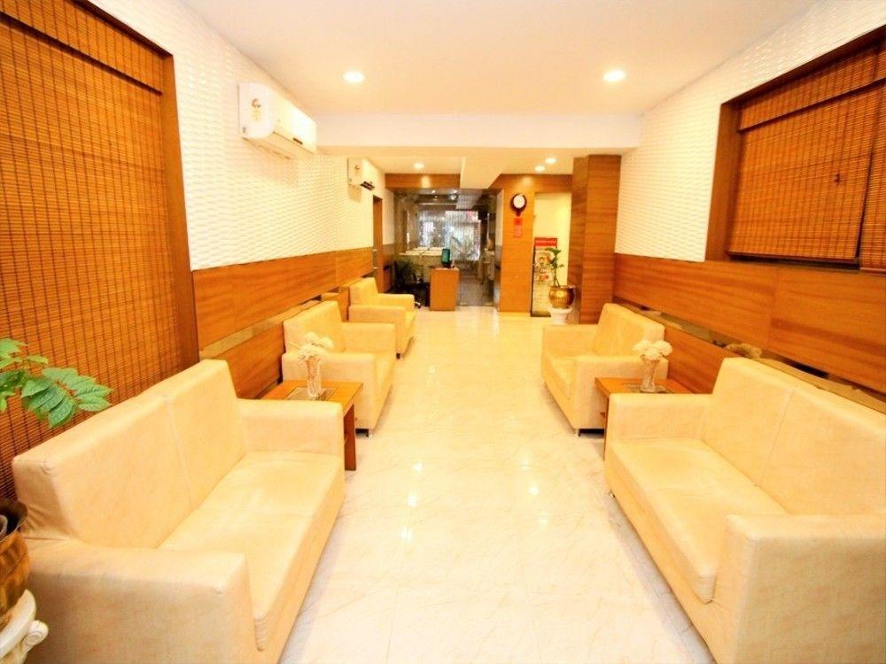 Hotel Crestwood Καλκούτα Εξωτερικό φωτογραφία