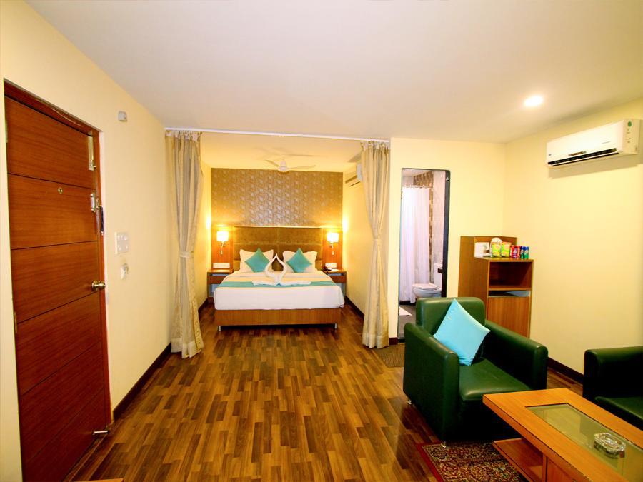 Hotel Crestwood Καλκούτα Εξωτερικό φωτογραφία