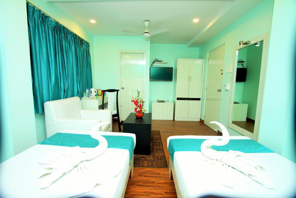Hotel Crestwood Καλκούτα Εξωτερικό φωτογραφία