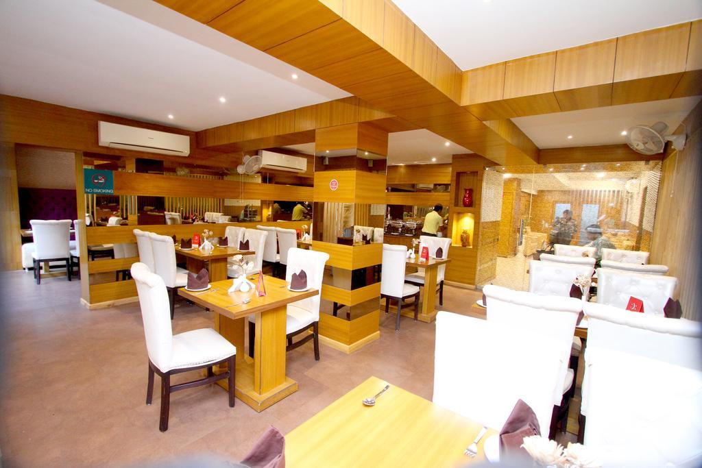 Hotel Crestwood Καλκούτα Εξωτερικό φωτογραφία
