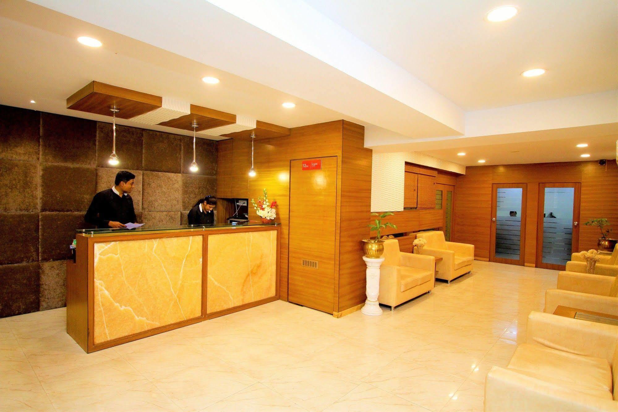 Hotel Crestwood Καλκούτα Εξωτερικό φωτογραφία